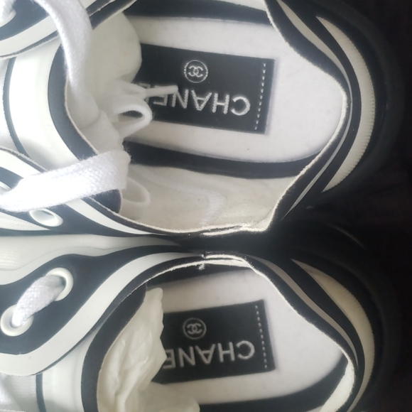 CHANEL CC LOGO LYCRA WHITE & BLACK SNEAKERS 37.5 - Picture 3 of 8